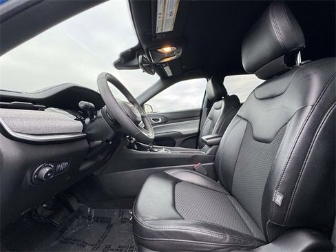 Used 2024 Jeep Compass Latitude image 18