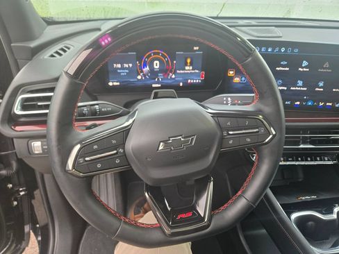 Used 2025 Chevrolet Traverse RS w/ LPO, Floor Liner Package FWD image 12