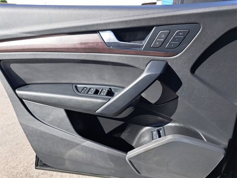 Used 2022 Audi Q5 e Premium w/ Convenience Package image 29