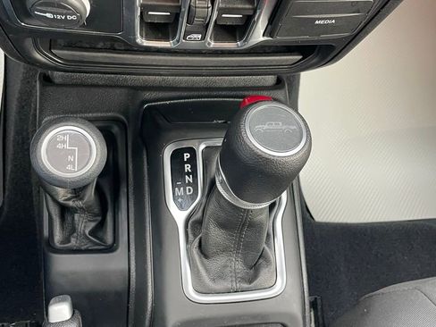 Used 2022 Jeep Gladiator Sport AWD/4WD image 36