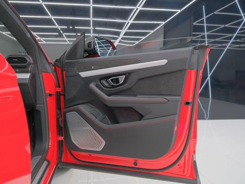 Used 2021 Lamborghini Urus image 36