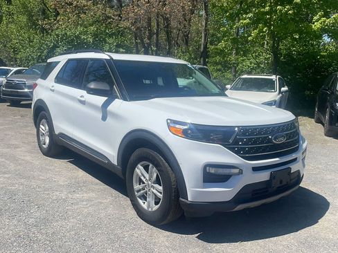 Used 2021 Ford Explorer XLT w/ Equipment Group 202A AWD/4WD image 10