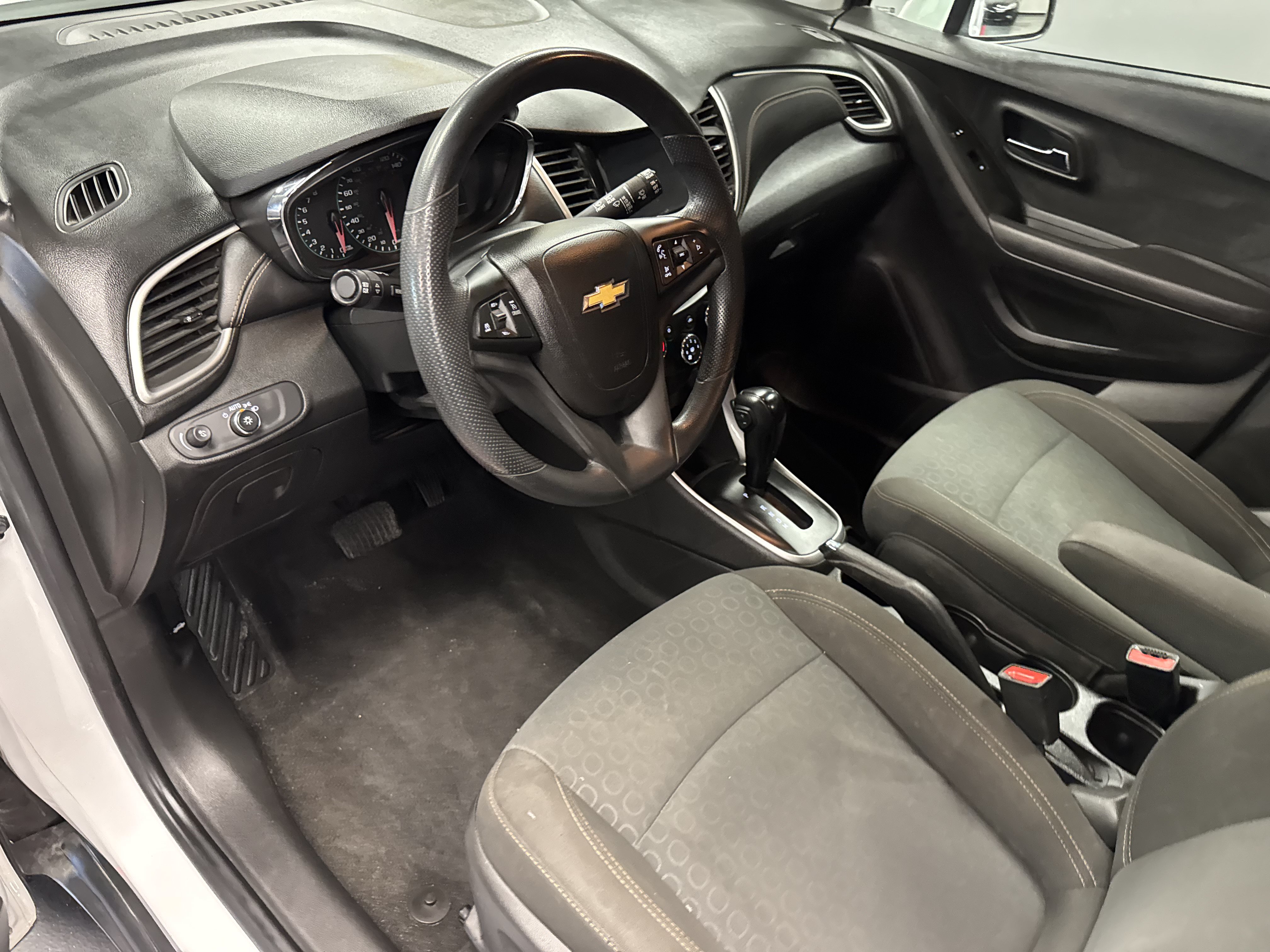 Used 2020 Chevrolet Trax LS w/ Tint and Cruise Package FWD image 10