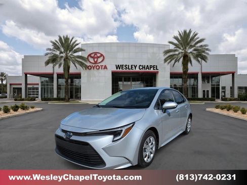 Certified 2025 Toyota Corolla LE FWD image 1