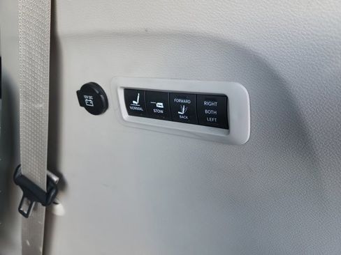 Certified 2019 Chrysler Pacifica Limited image 10