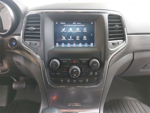 Used 2019 Jeep Grand Cherokee Laredo image 25