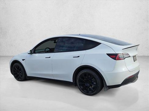 Used 2022 Tesla Model Y Long Range image 7