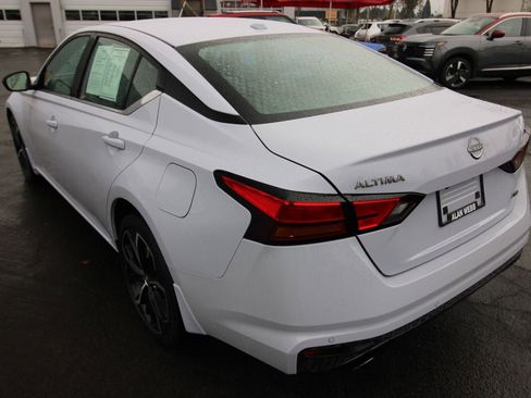 Used 2025 Nissan Altima 2.5 SR w/ SR Premium Package AWD/4WD image 5