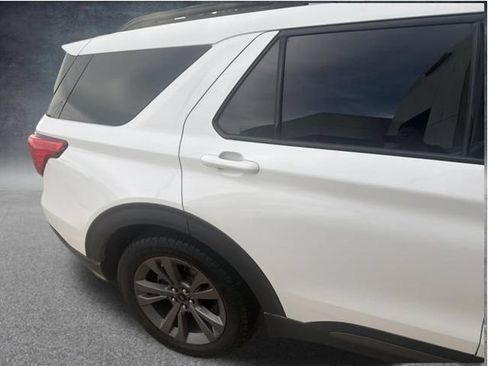 Used 2021 Ford Explorer XLT w/ Equipment Group 202A RWD image 5