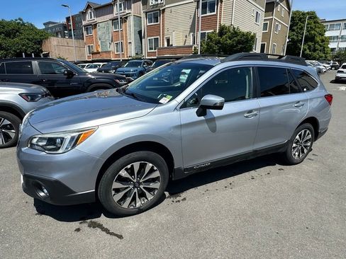 Used 2015 Subaru Outback 2.5i Limited AWD/4WD image 2