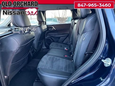 Used 2024 Mitsubishi Outlander SE Black Edition image 13