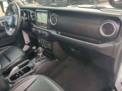 Used 2019 Jeep Wrangler Unlimited Sahara AWD/4WD image 27