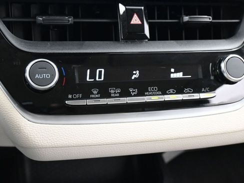 Used 2024 Toyota Corolla LE w/ LE Convenience Package image 18