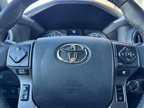 Used 2020 Toyota Tacoma TRD Off-Road w/ Technology Package AWD/4WD image 23