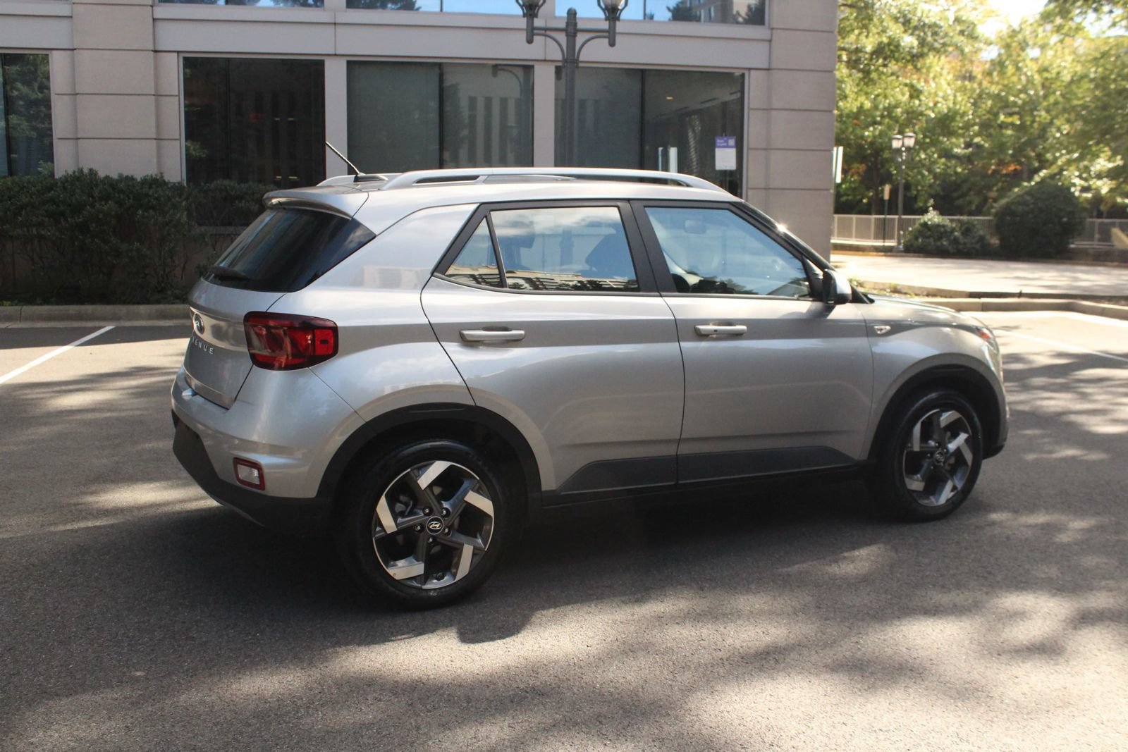Used 2026 Hyundai Venue SEL FWD image 7