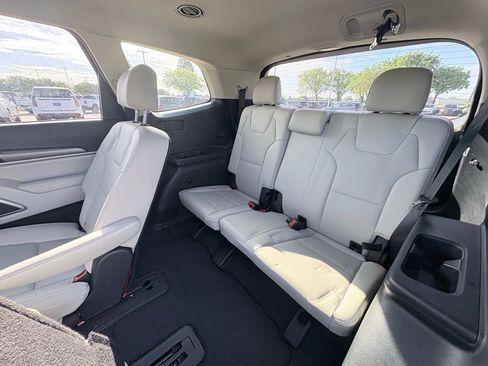 Used 2022 Kia Telluride S image 8