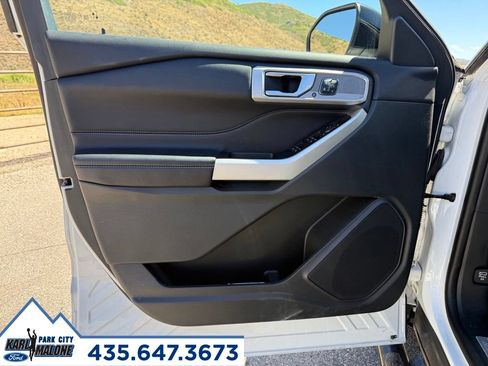 Used 2022 Ford Explorer Limited w/ Equipment Group 301A AWD/4WD image 12