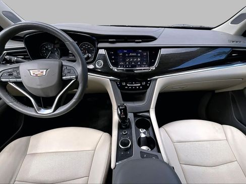 Used 2020 Cadillac XT6 Premium Luxury FWD image 16