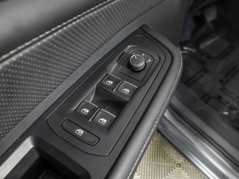 Used 2024 Volkswagen Atlas Cross Sport SE FWD image 33