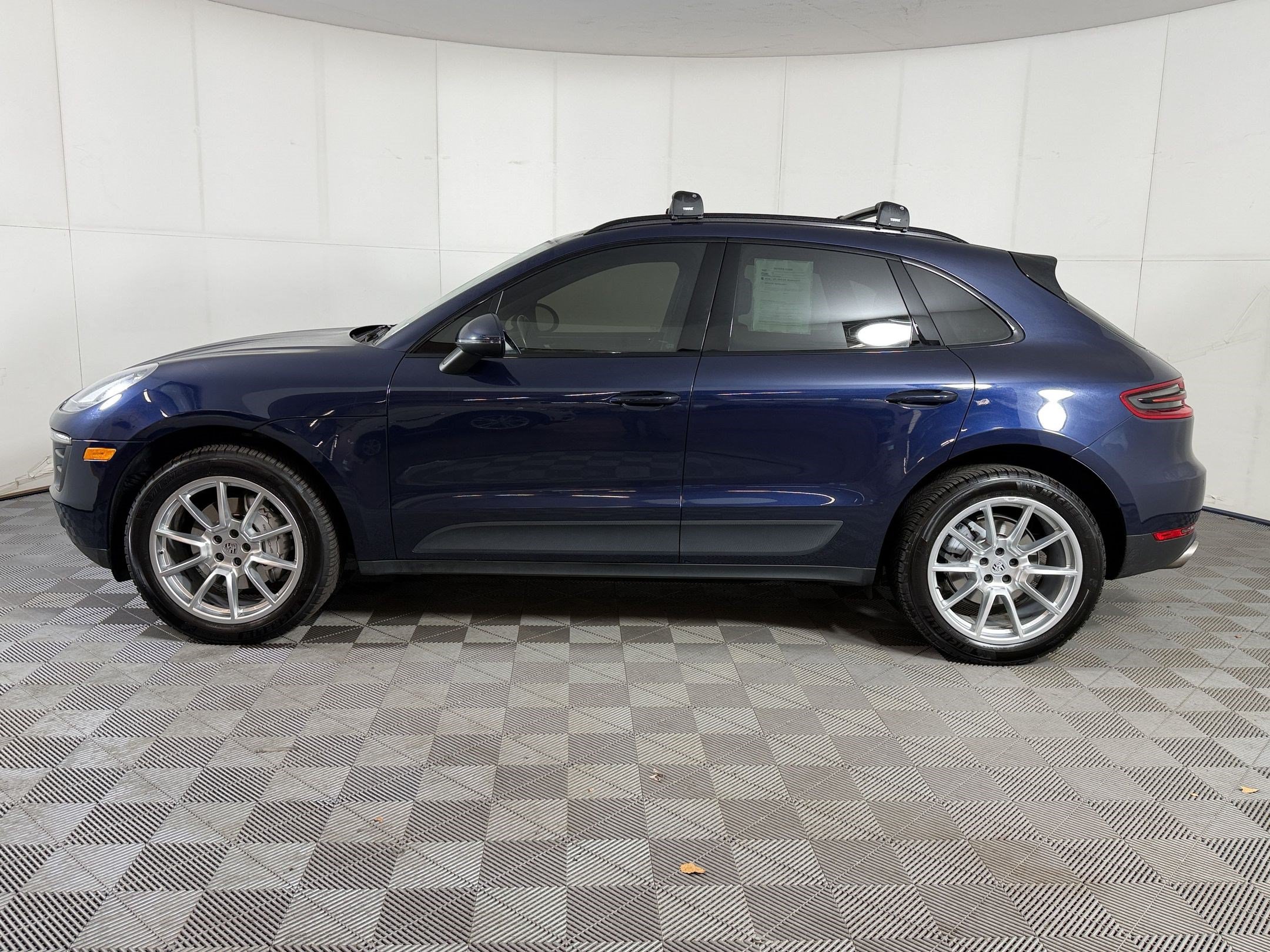 Used 2017 Porsche Macan S AWD/4WD image 2