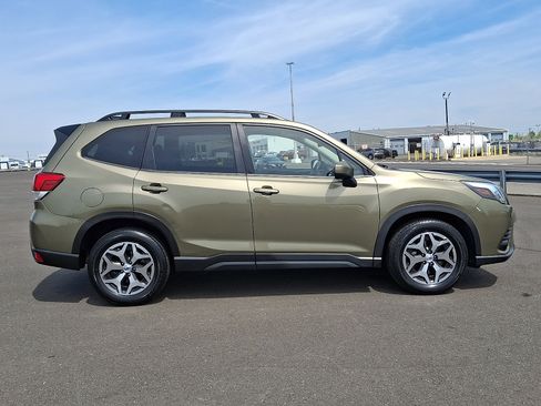 Certified 2024 Subaru Forester Premium AWD/4WD image 7