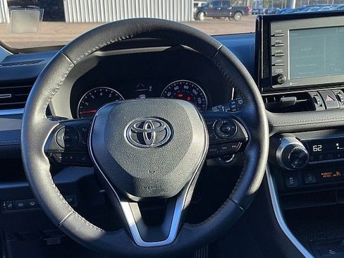 Used 2020 Toyota RAV4 XLE Premium image 8