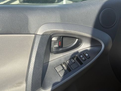 Used 2012 Toyota RAV4 4WD V6 image 9