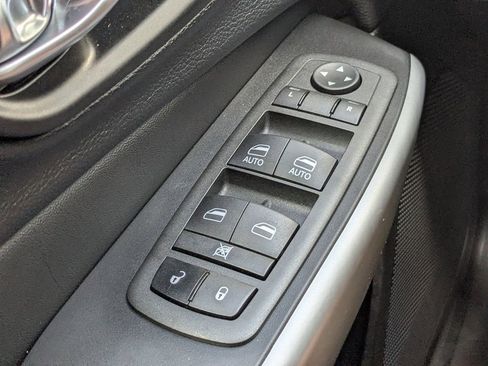 Used 2022 Jeep Cherokee Latitude AWD/4WD image 22