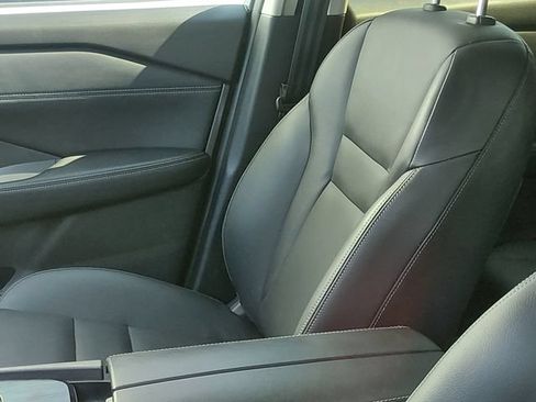 Certified 2025 Nissan Rogue SL FWD image 9