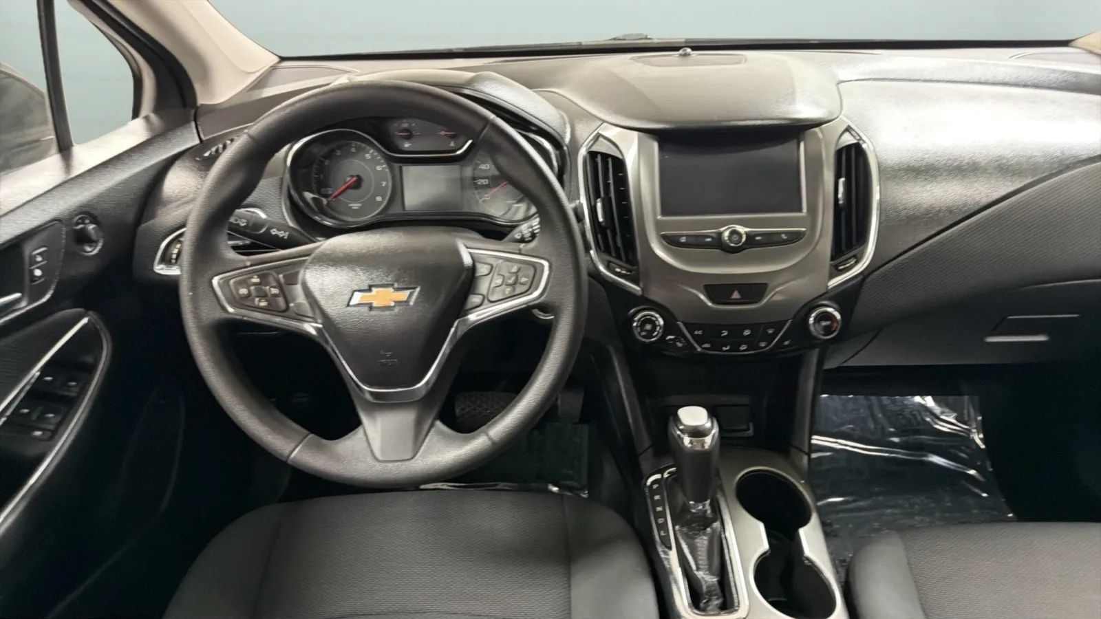 Used 2017 Chevrolet Cruze LT w/ Convenience Package FWD image 10