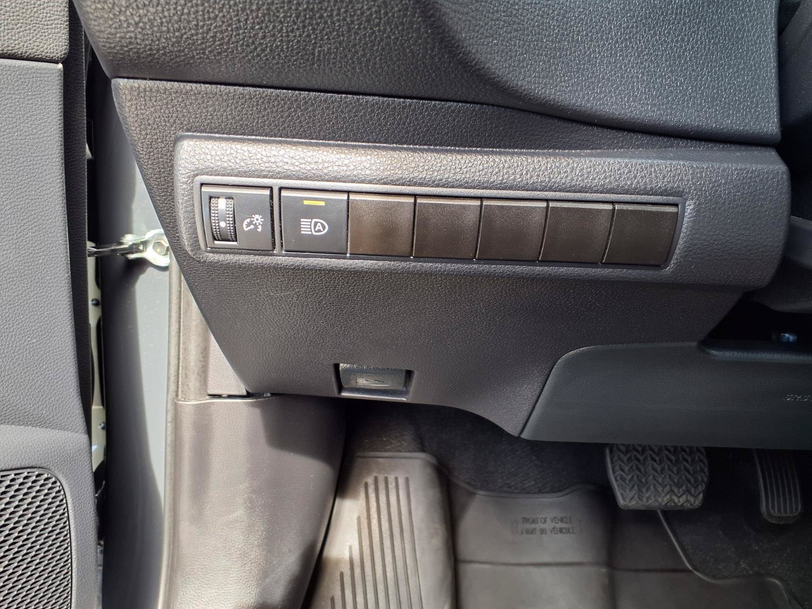 Used 2025 Toyota Corolla SE w/ SE Premium Package FWD image 25