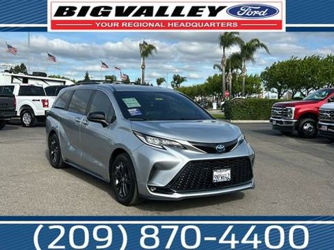Used 2024 Toyota Sienna XSE w/ XSE Plus Package image 1