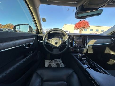 Used 2023 Volvo S90 B6 Plus image 17