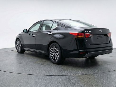 Used 2025 Nissan Altima 2.5 SV FWD image 6