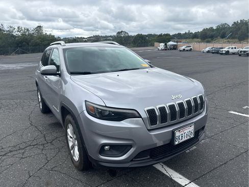 Used 2019 Jeep Cherokee Latitude w/ Popular Appearance Group AWD/4WD image 3