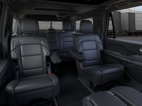 New 2026 Lincoln Navigator L Reserve AWD/4WD image 11