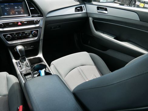 Used 2018 Hyundai Sonata SEL w/ Tech Package 02 FWD image 11