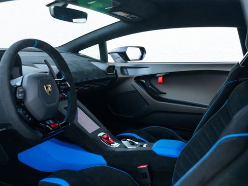 Used 2023 Lamborghini Huracan STO image 21