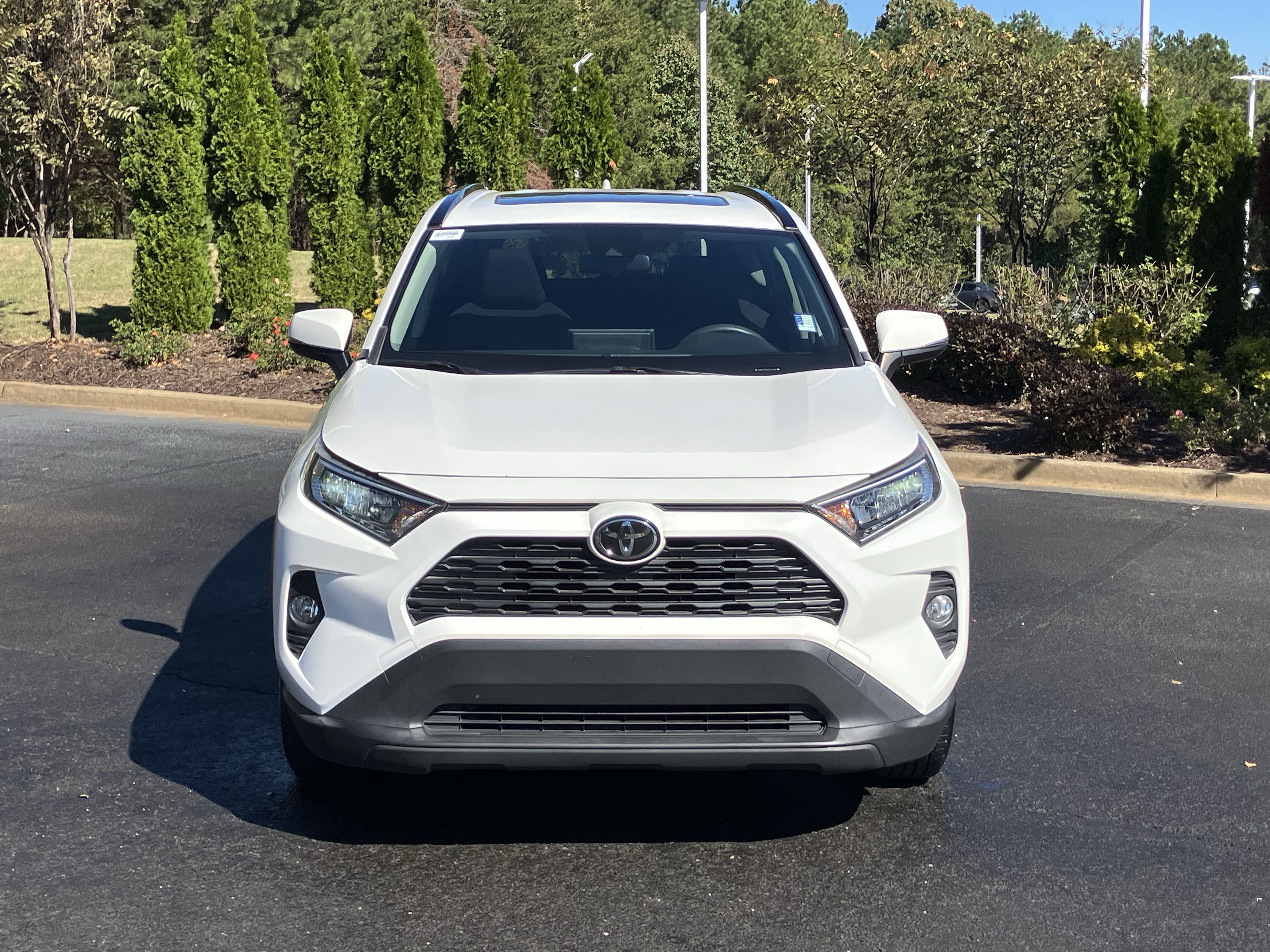 Used 2019 Toyota RAV4 XLE w/ Convenience Package FWD image 3