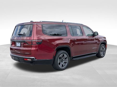Used 2024 Jeep Wagoneer L Series II RWD image 4