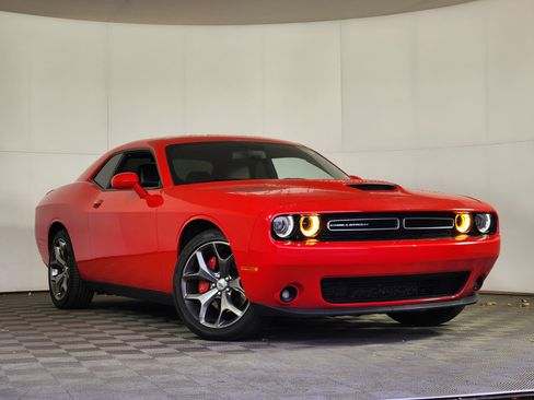 Used 2017 Dodge Challenger SXT Plus image 1