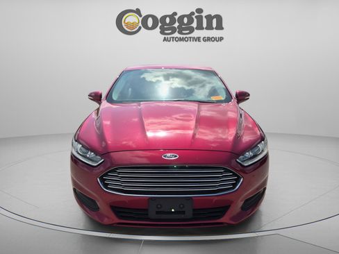 Used 2016 Ford Fusion SE w/ SE Cold Weather Package FWD image 9