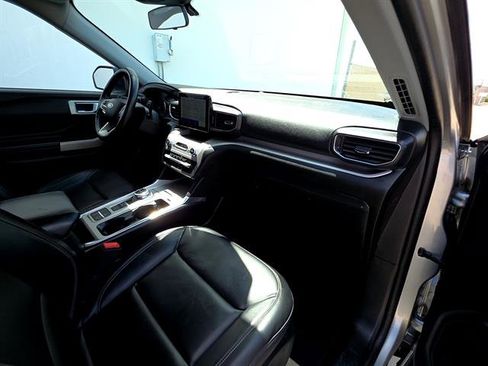 Used 2023 Ford Explorer XLT w/ Equipment Group 202A RWD image 16