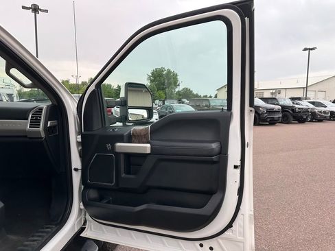 Used 2017 Ford F250 Lariat w/ Lariat Ultimate Package AWD/4WD image 28