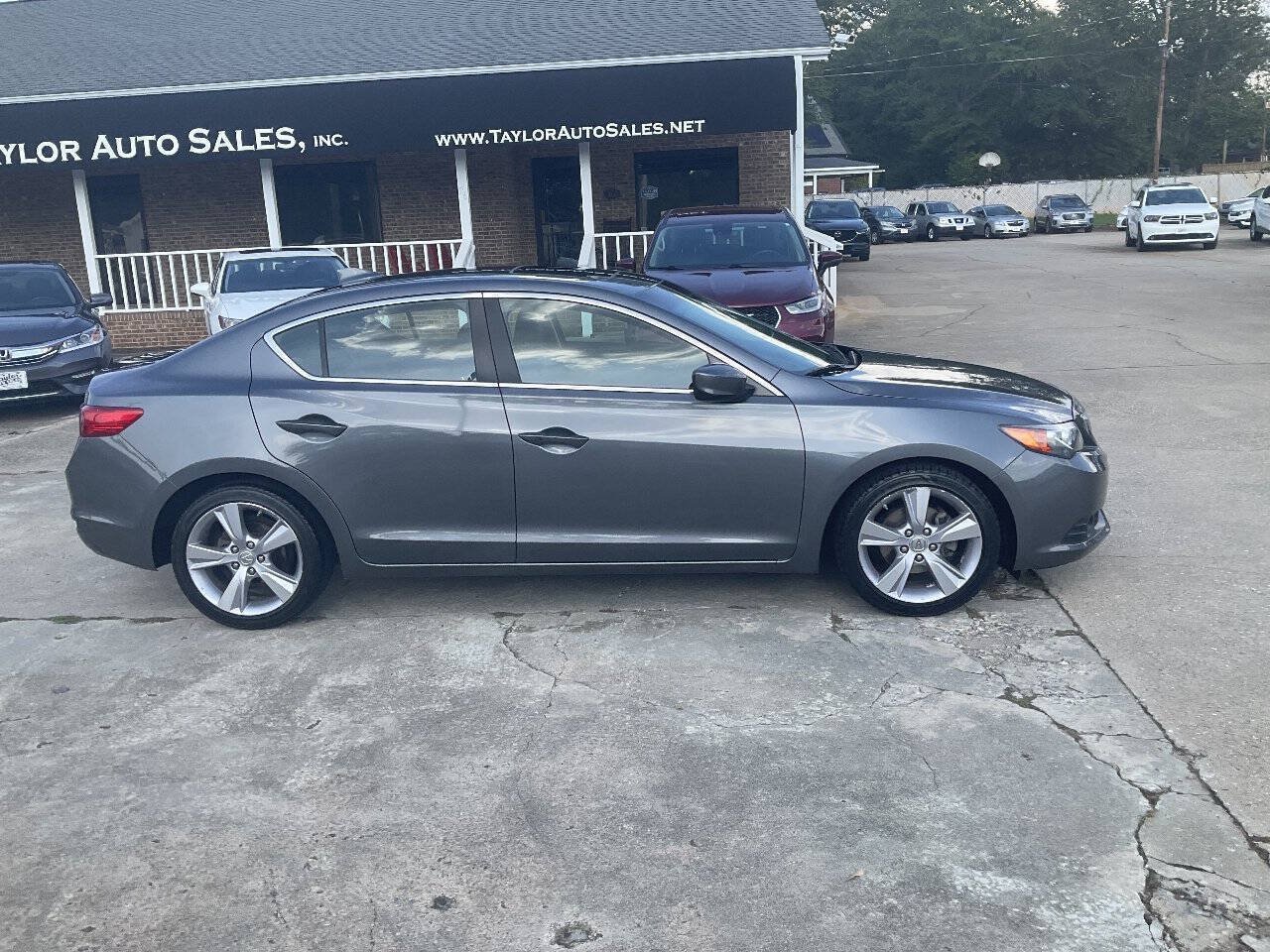 Used 2014 Acura ILX w/ Technology Package FWD image 2