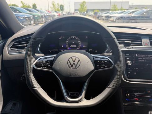 Used 2022 Volkswagen Tiguan SE R-Line AWD/4WD image 18