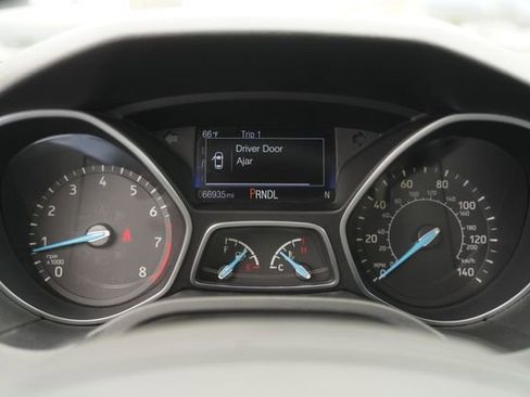 Used 2017 Ford Focus SE image 28