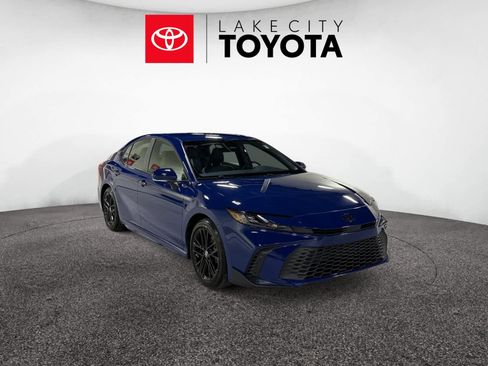 Used 2026 Toyota Camry SE image 10