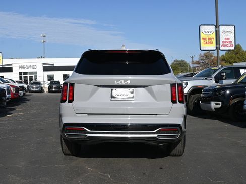 Used 2023 Kia Sorento EX w/ Panoramic Sunroof Package FWD image 6