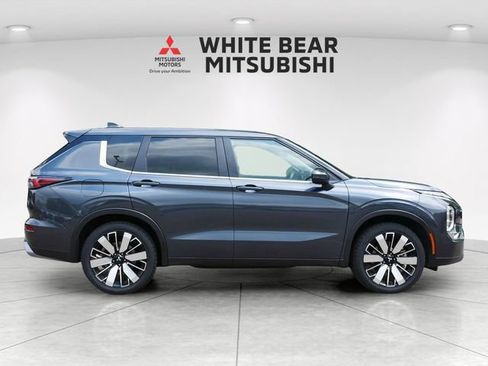 Used 2025 Mitsubishi Outlander AWD image 6